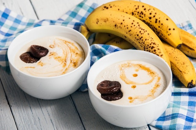 yogurt and bananas