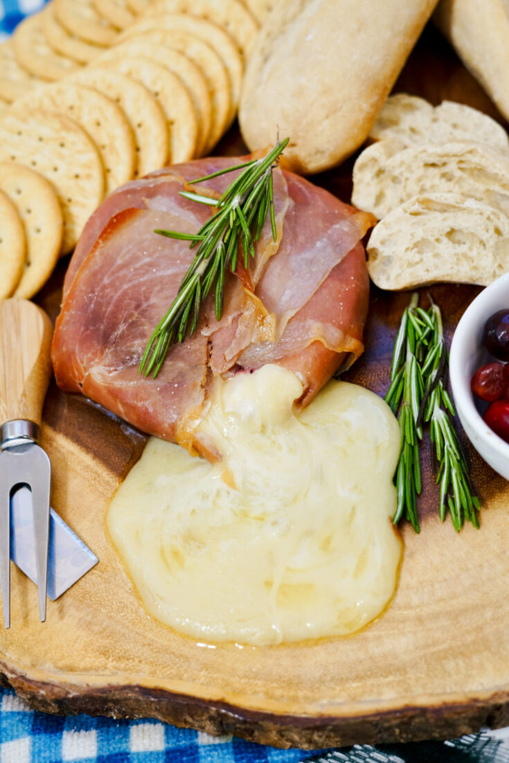 Baked Brie With Prosciutto 